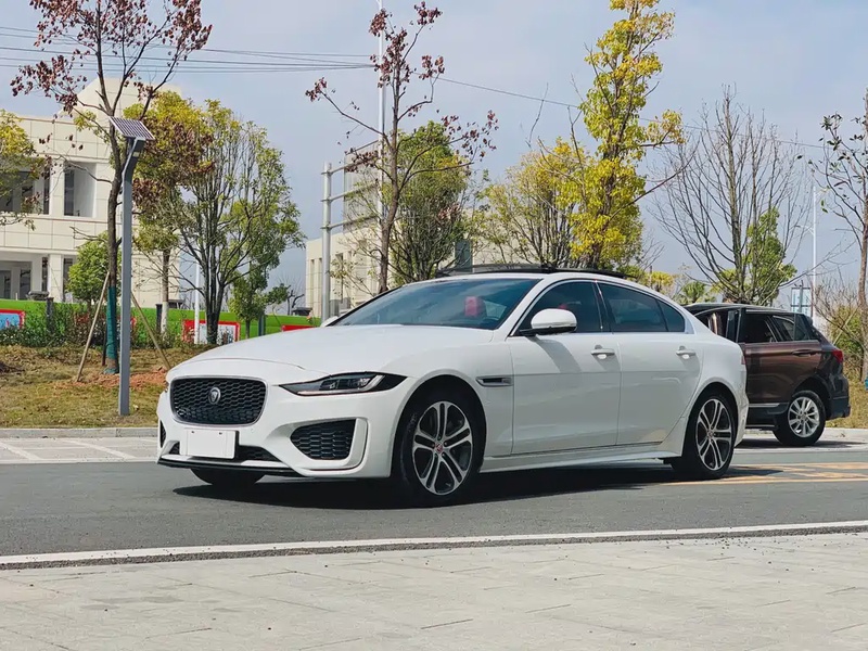 Jaguar XE