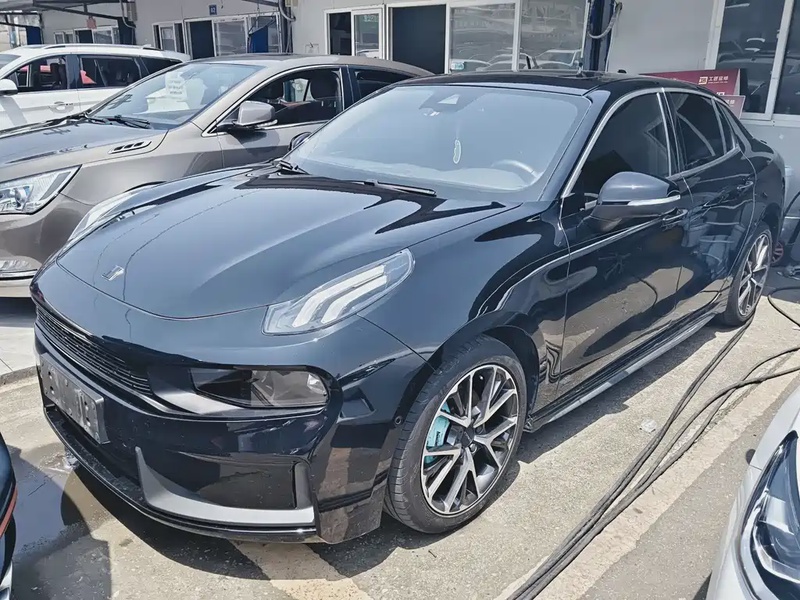 Lynk & Co 03