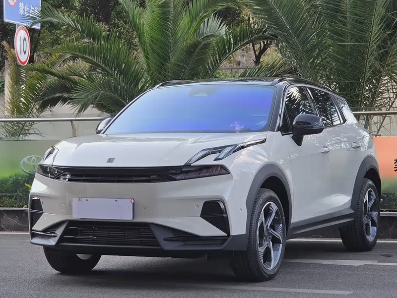 Lynk & Co 06