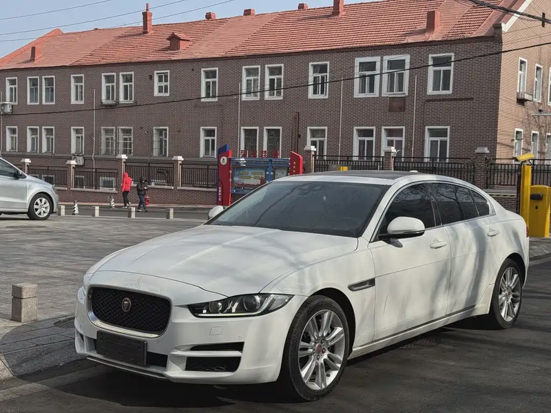 Jaguar XE