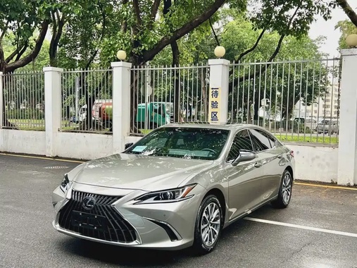 Lexus ES 2024