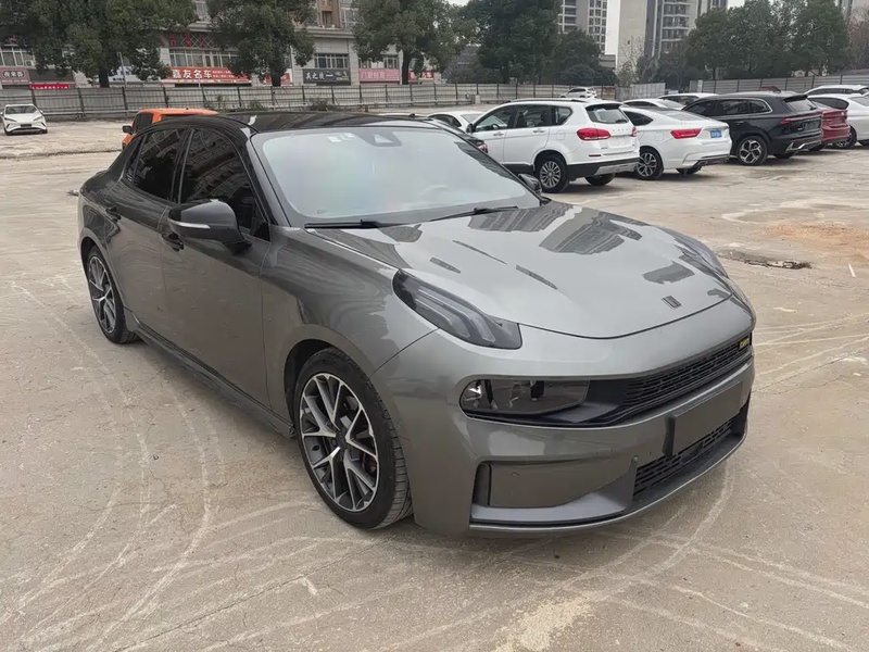 Lynk & Co 03