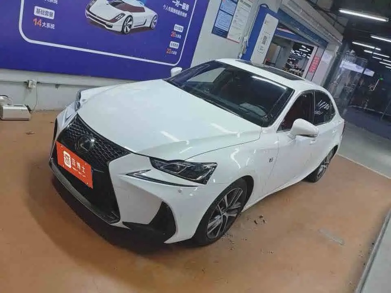 Lexus IS