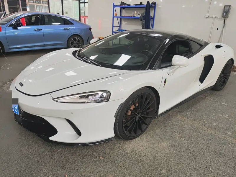 McLaren GT