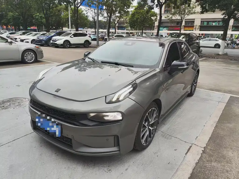 Lynk & Co 03