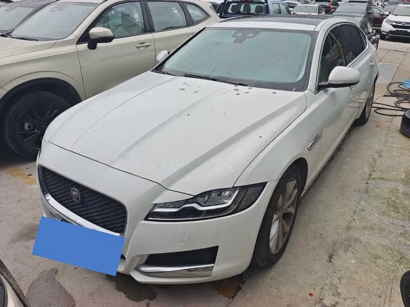 Jaguar XF