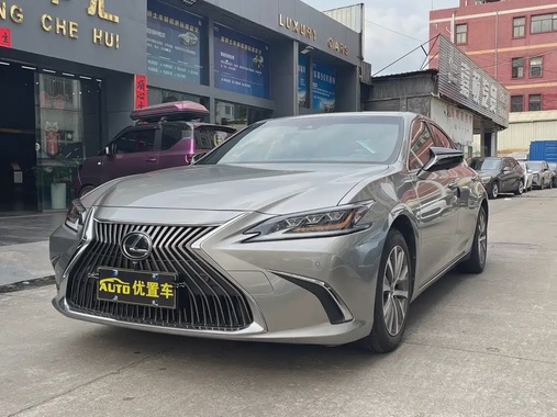 Lexus ES 2021