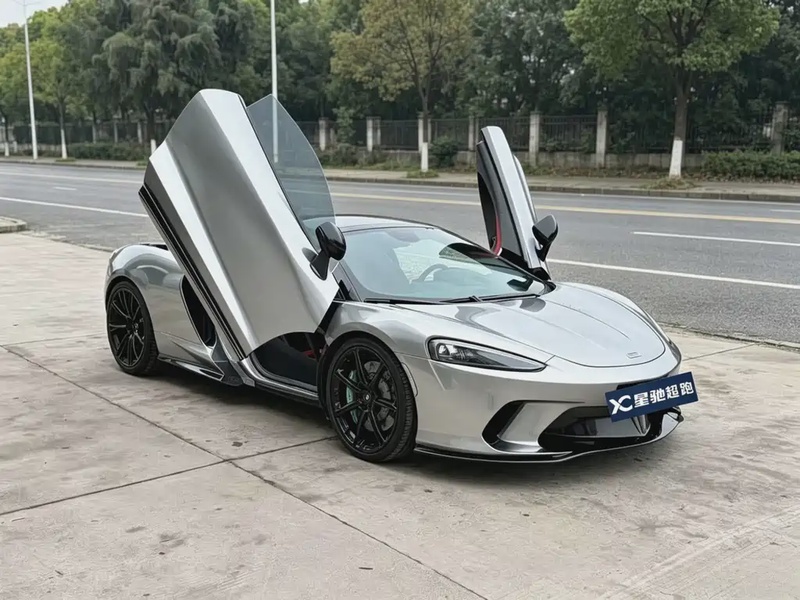McLaren GT