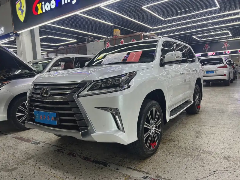 Lexus LX