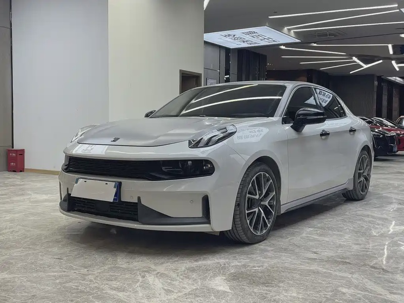 Lynk & Co 03