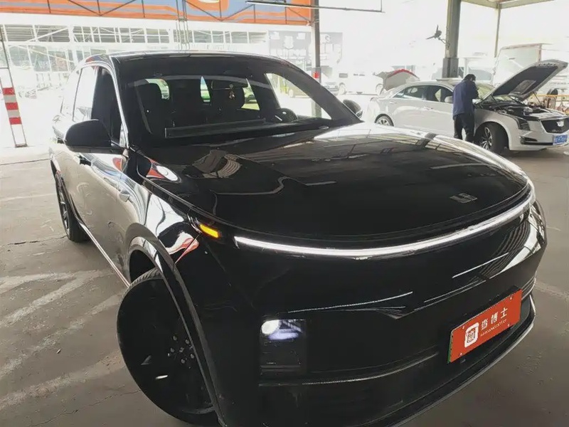 Li Auto L8