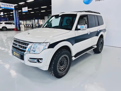 Mitsubishi Pajero 2018