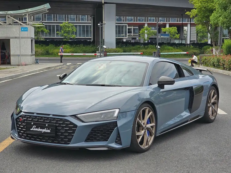Audi R8