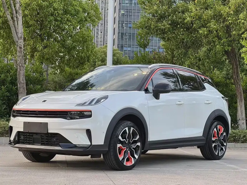 Lynk & Co 06