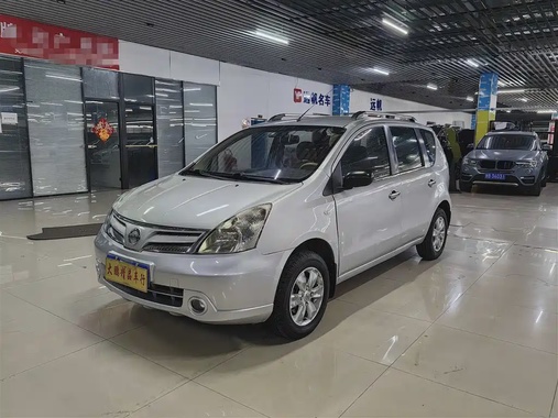 Nissan Livina 2012