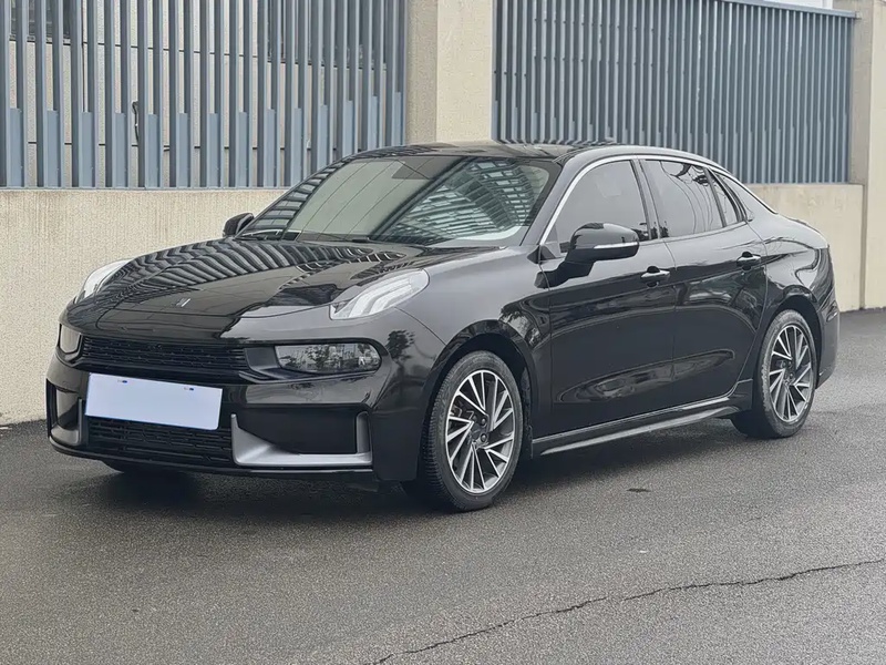 Lynk & Co 03