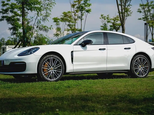 Porsche Panamera 2021
