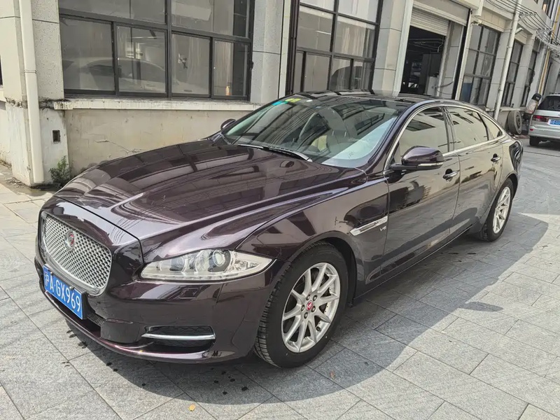 Jaguar XJ
