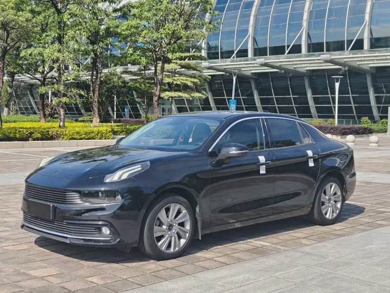 Lynk & Co 03