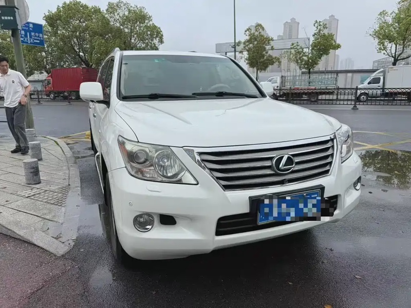 Lexus LX