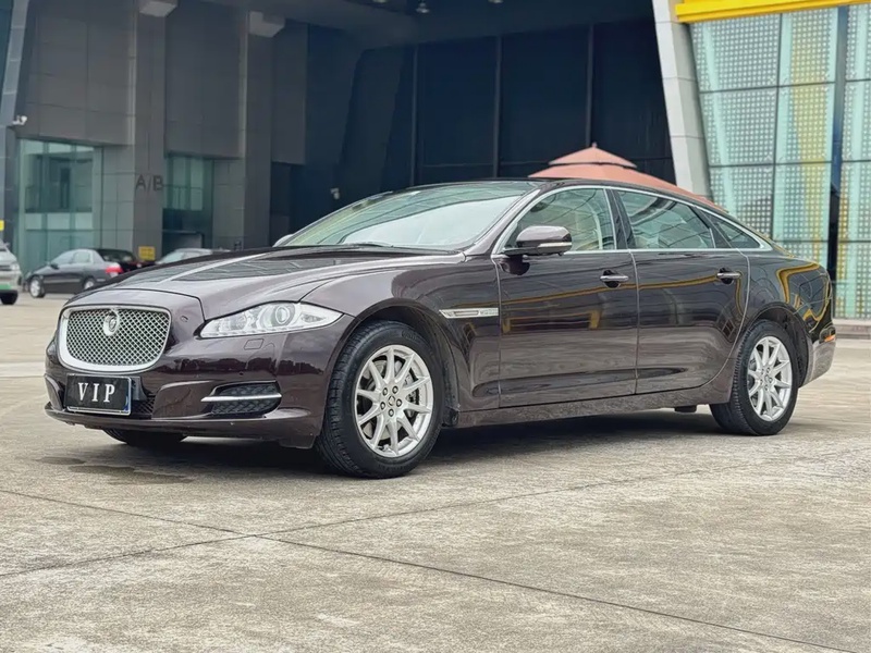 Jaguar XJ