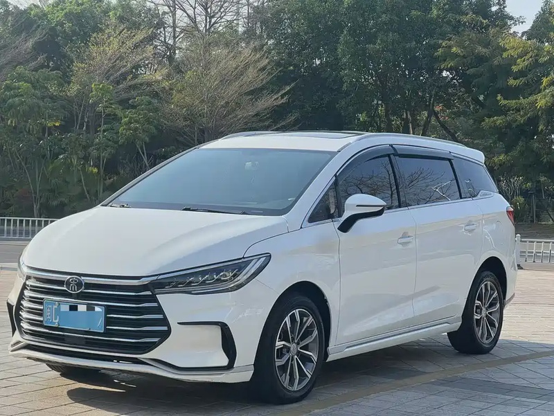 BYD MAX