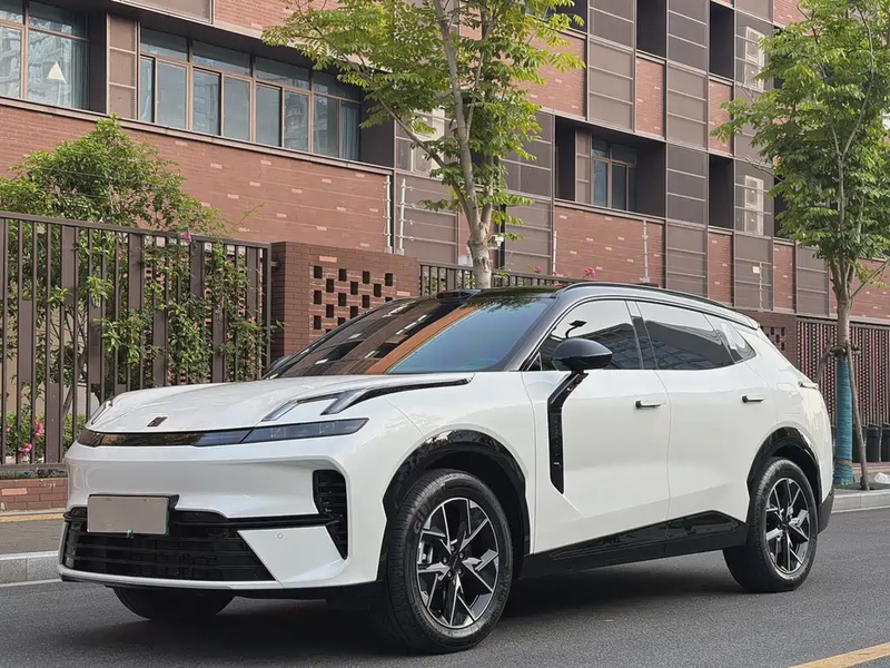 Lynk & Co 08