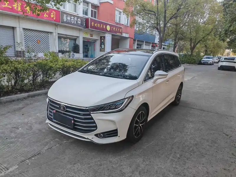 BYD MAX