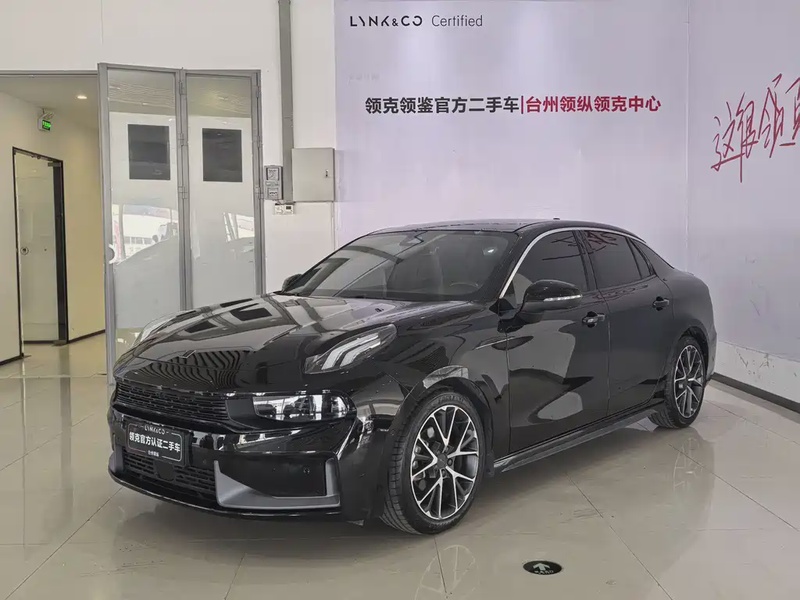 Lynk & Co 03