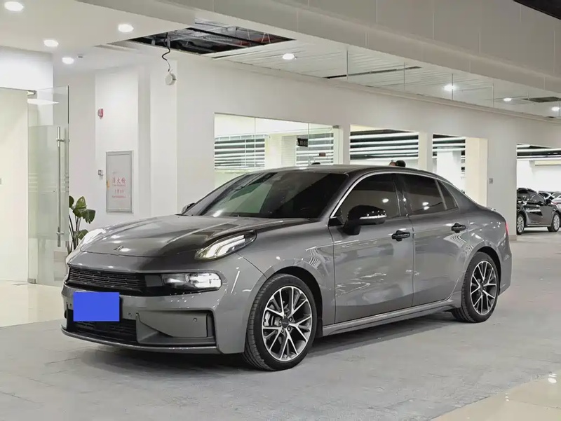 Lynk & Co 03