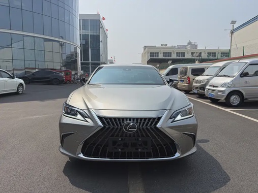 Lexus ES 2024