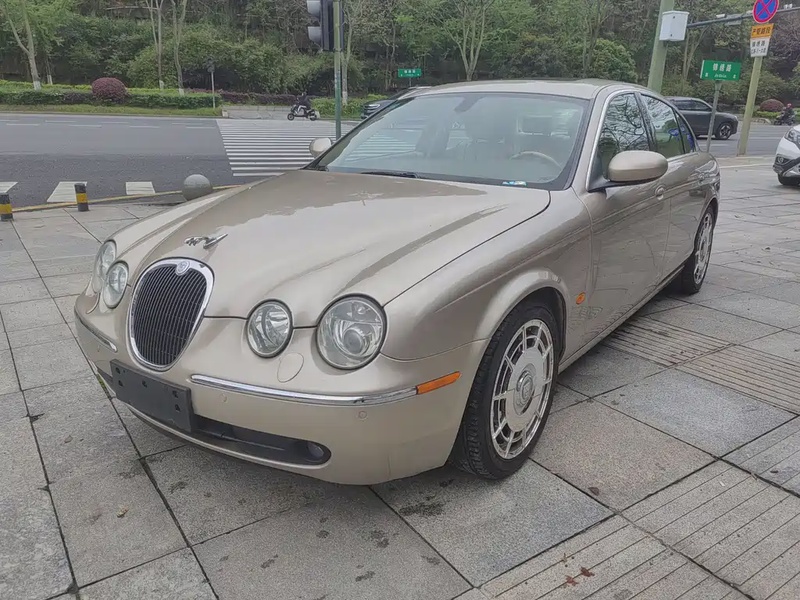 Jaguar S-TYPE
