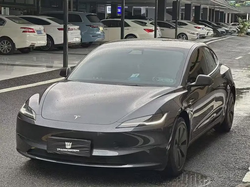 Tesla Model 3 2024
