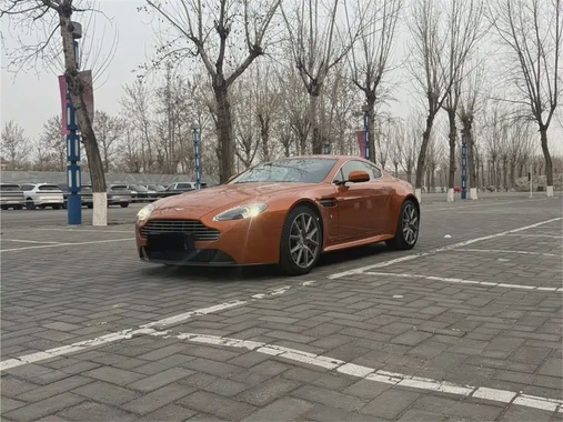 Aston Martin Vantage 2013