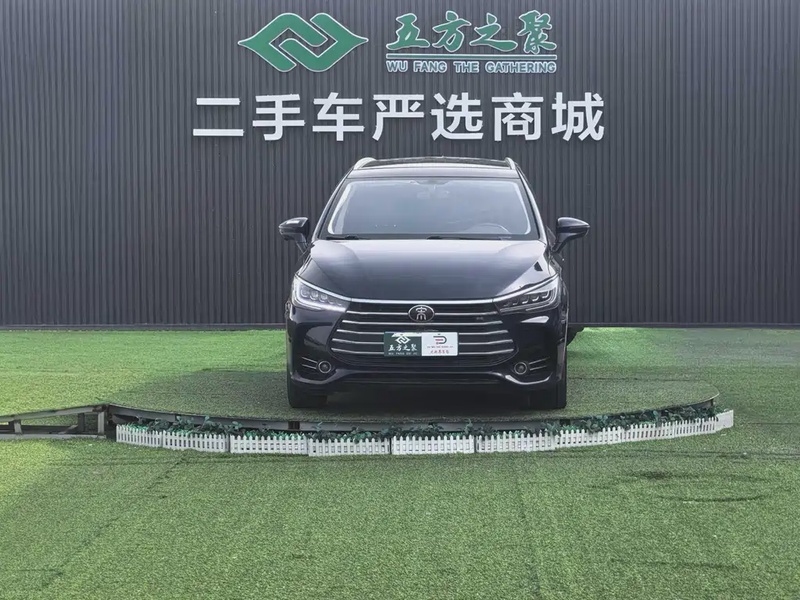 BYD MAX