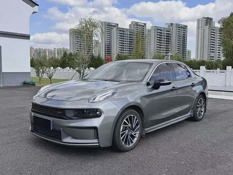 Lynk & Co 03