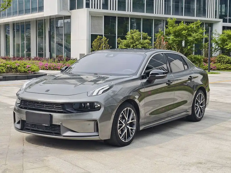 Lynk & Co 03