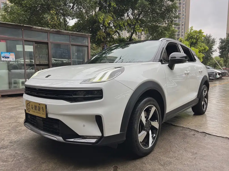 Lynk & Co 06