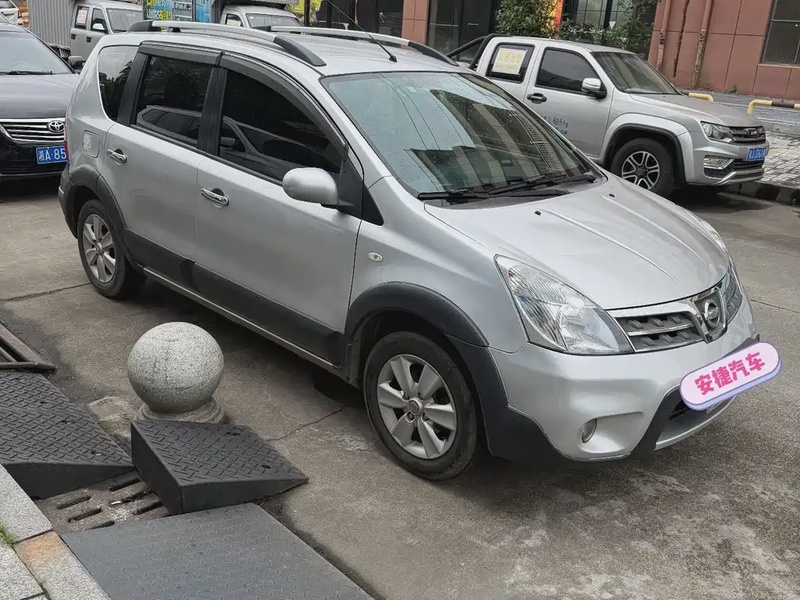 Nissan Livina
