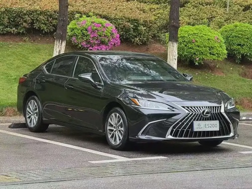 Lexus ES 2023