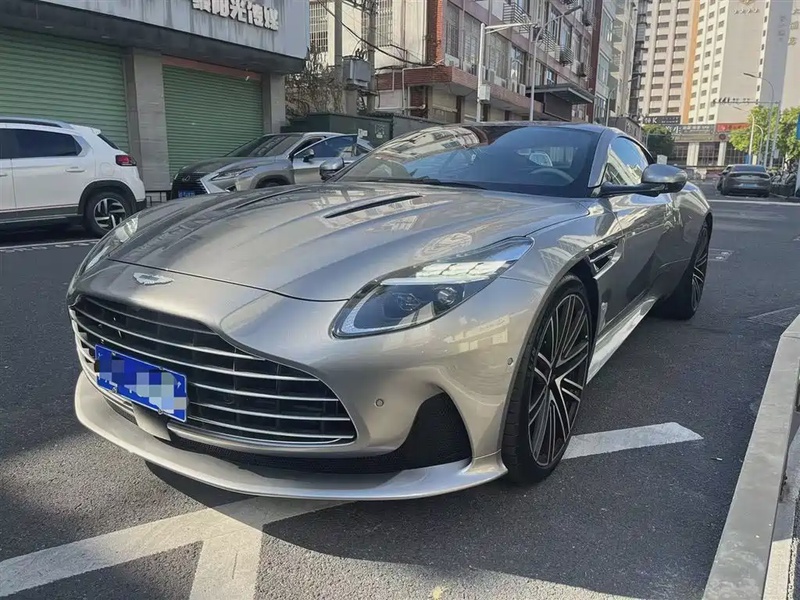 Aston Martin DB12