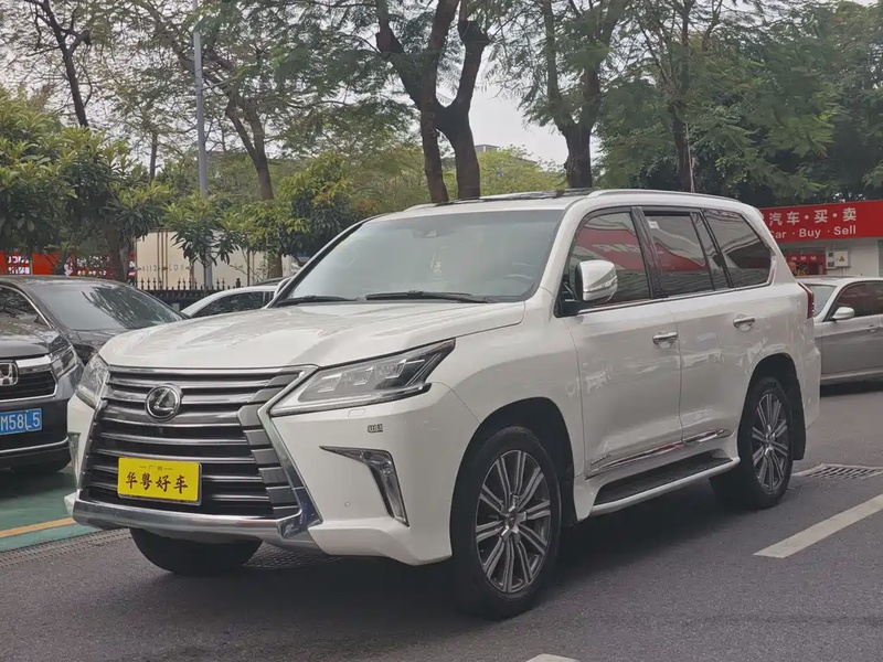 Lexus LX