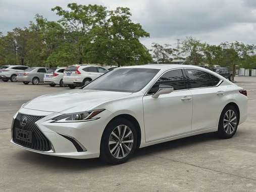 Lexus ES 2019