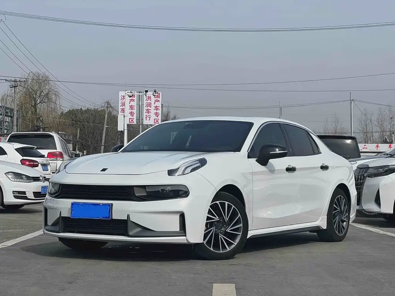 Lynk & Co 03