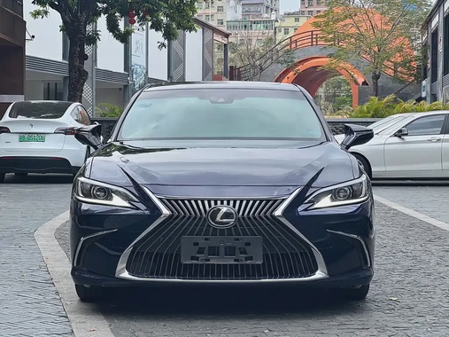 Lexus ES 2020