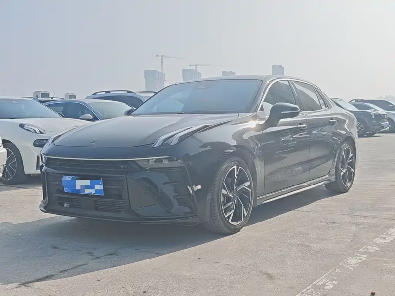 Lynk & Co 03