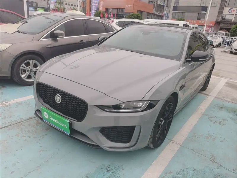 Jaguar XE