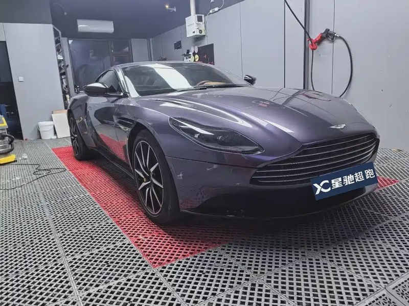 Aston Martin DB11