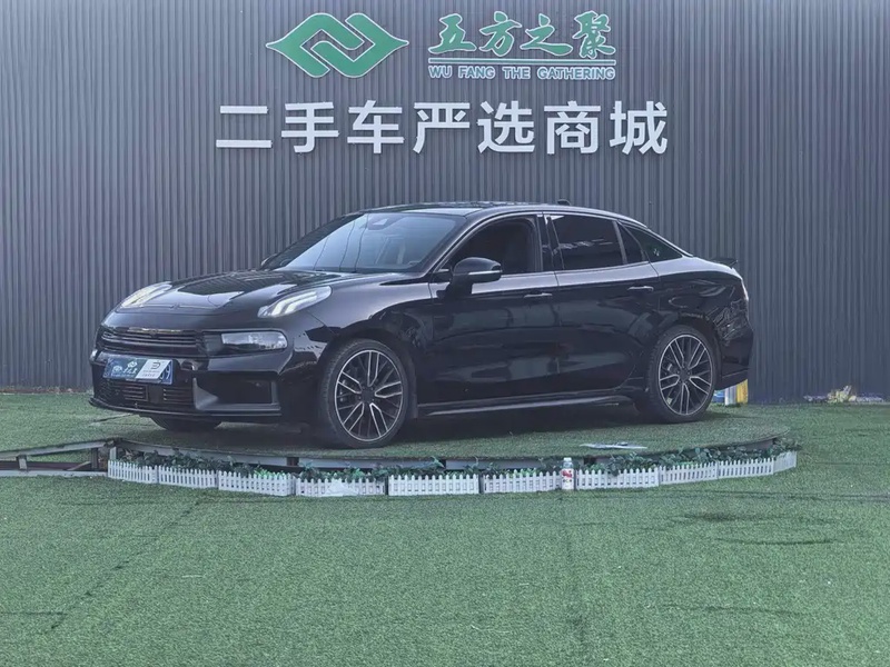 Lynk & Co 03