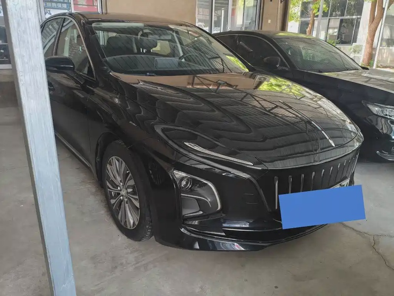 Hongqi E-QM5